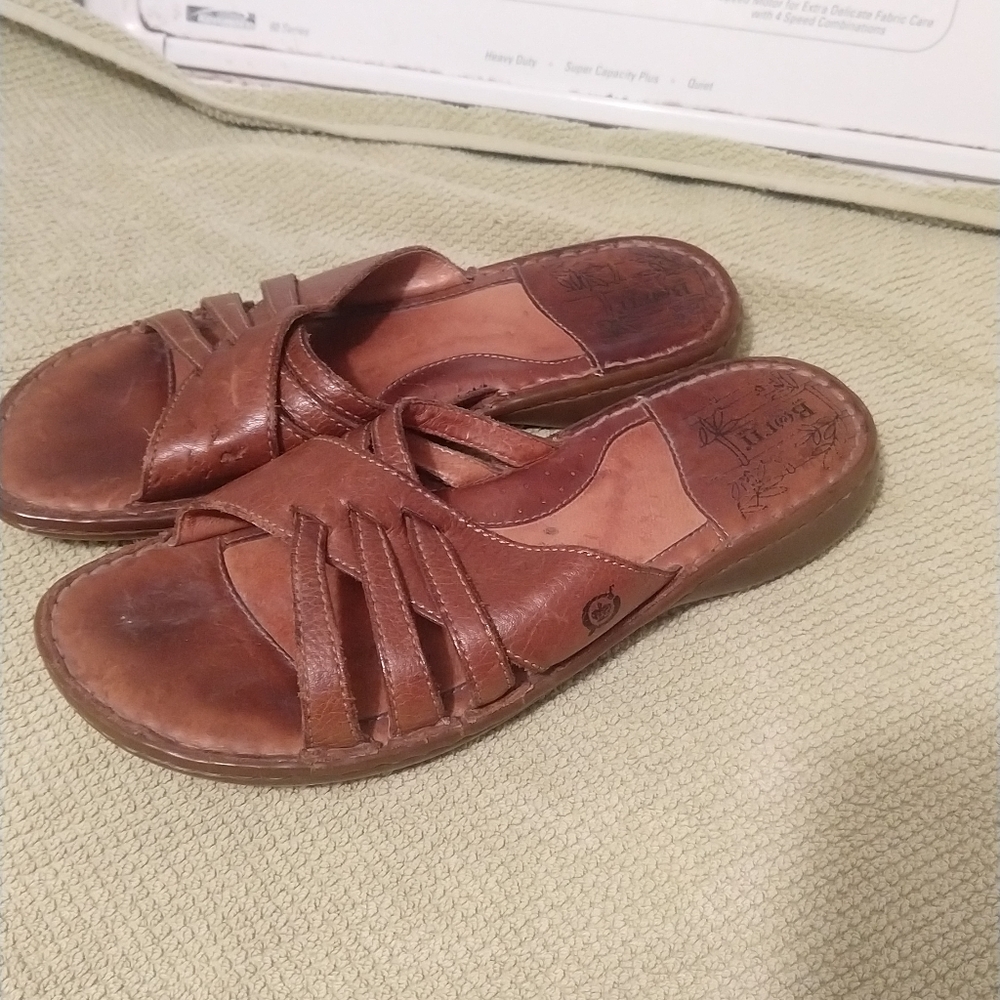 Ladies Born  sandals sz. 9,,